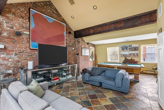 52 Pinckney St, Boston, MA 02114