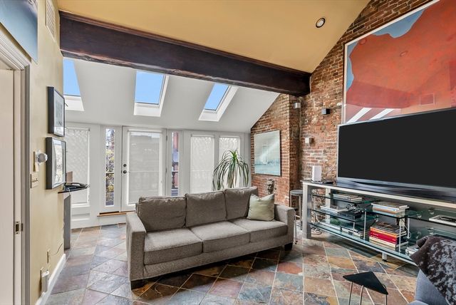 52 Pinckney St, Boston, MA 02114