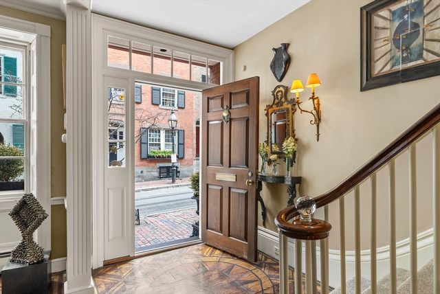 52 Pinckney St, Boston, MA 02114