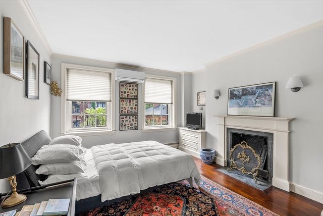 52 Pinckney St, Boston, MA 02114
