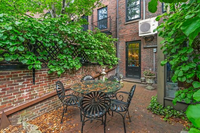 52 Pinckney St, Boston, MA 02114