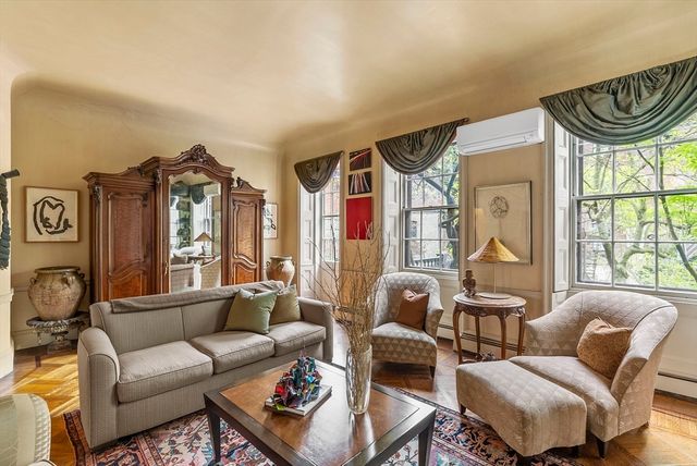 52 Pinckney St, Boston, MA 02114