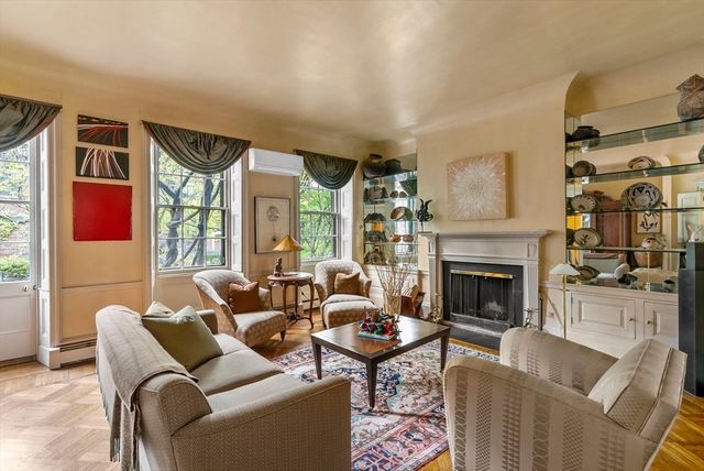 52 Pinckney St, Boston, MA 02114