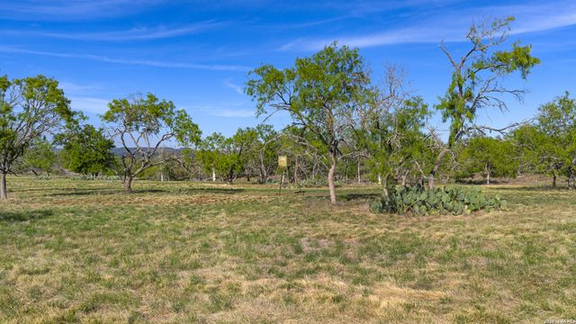 0018 Clearwater, Comfort, TX 78013