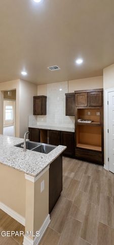 894 andrew arroyos, El Paso, TX 79927