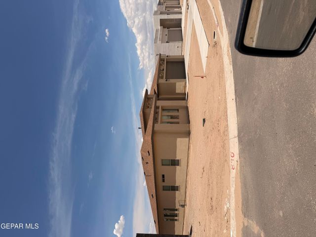 894 andrew arroyos, El Paso, TX 79927
