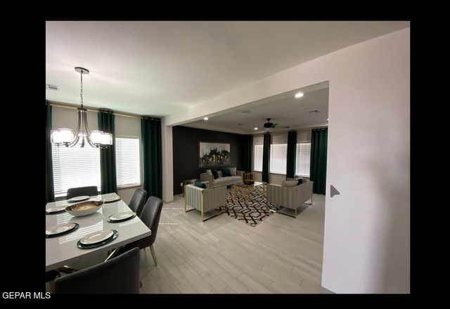 894 andrew arroyos, El Paso, TX 79927