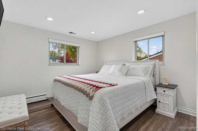 1024 Blairmoor Court, Grosse Pointe Woods, MI 48236