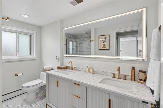 1024 Blairmoor Court, Grosse Pointe Woods, MI 48236