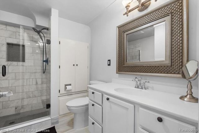 1024 Blairmoor Court, Grosse Pointe Woods, MI 48236