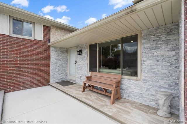 1024 Blairmoor Court, Grosse Pointe Woods, MI 48236
