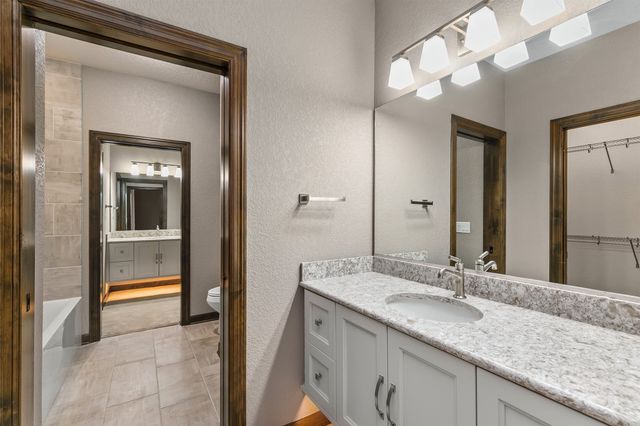 1723 Glenleven Terrace, West Des Moines, IA 50266