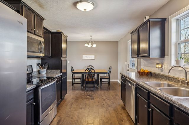 2583 W Mount Vernon Rd, Bethpage, TN 37022