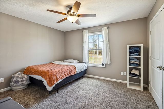 2583 W Mount Vernon Rd, Bethpage, TN 37022