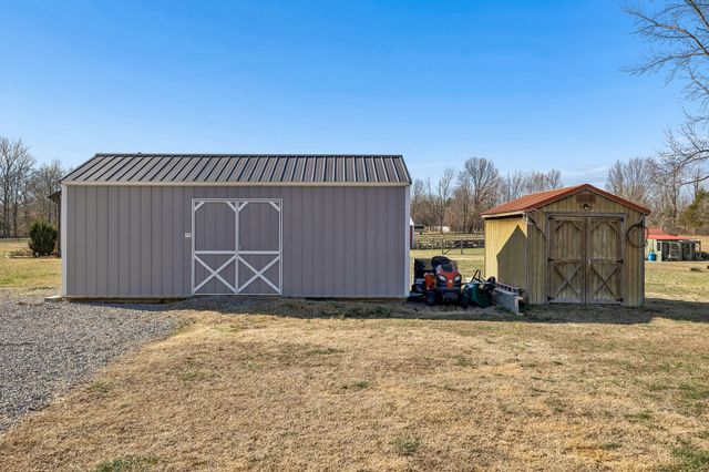 2583 W Mount Vernon Rd, Bethpage, TN 37022