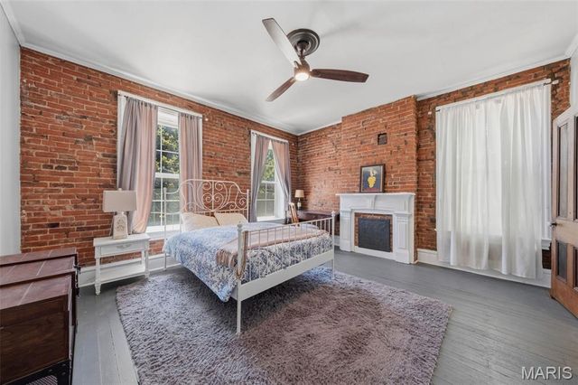 2117 S 13th Street, St Louis, MO 63104
