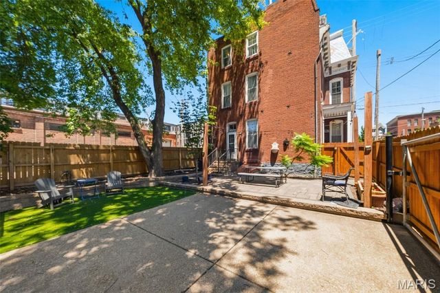 2117 S 13th Street, St Louis, MO 63104