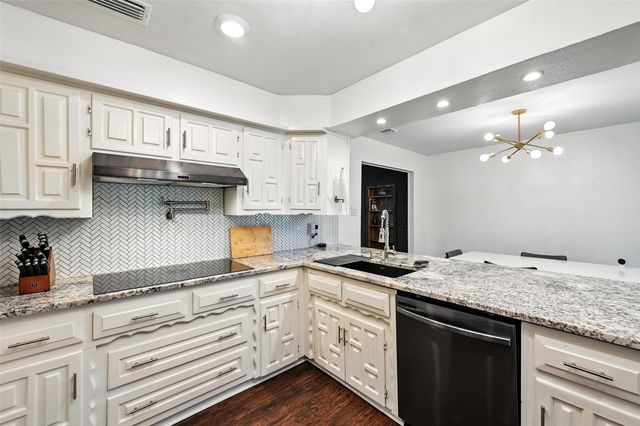 826 E Cherry Street, Duncanville, TX 75116