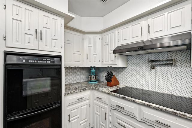 826 E Cherry Street, Duncanville, TX 75116