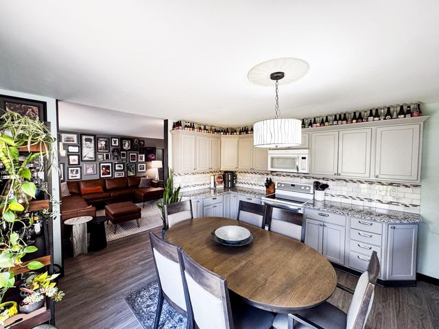 114 S Chase Drive, Crown Point, IN 46307