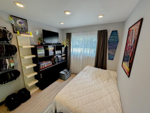 114 S Chase Drive, Crown Point, IN 46307