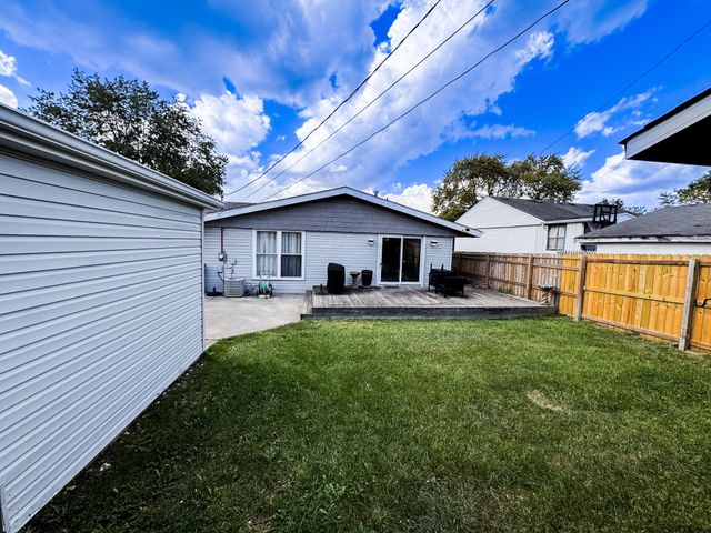 114 S Chase Drive, Crown Point, IN 46307