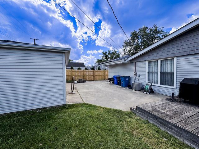 114 S Chase Drive, Crown Point, IN 46307