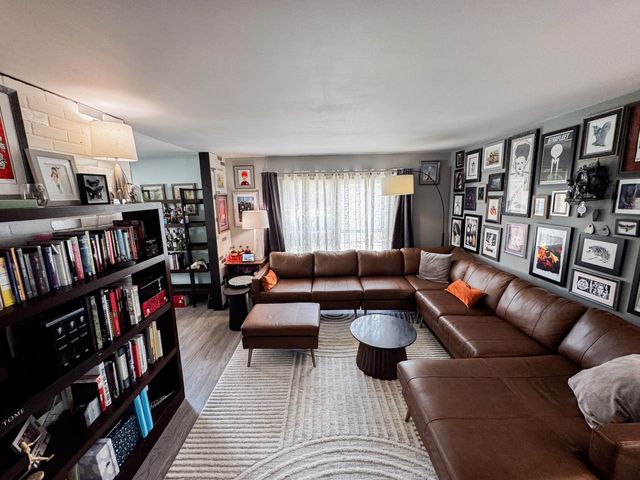 114 S Chase Drive, Crown Point, IN 46307