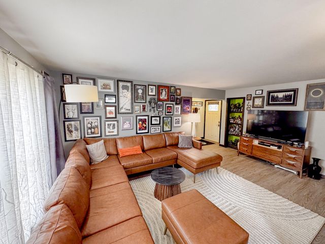 114 S Chase Drive, Crown Point, IN 46307