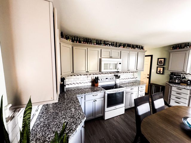 114 S Chase Drive, Crown Point, IN 46307