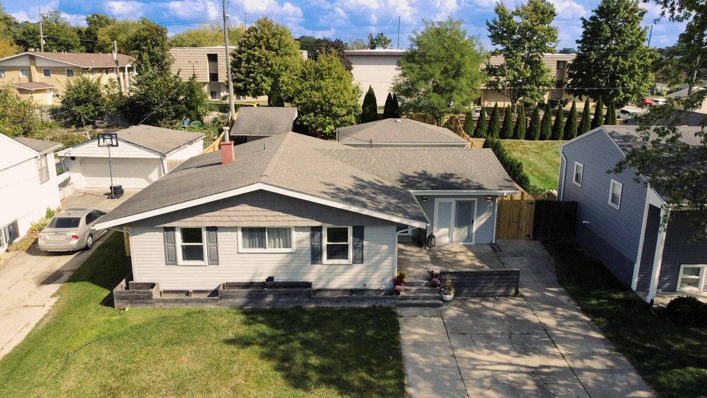 114 S Chase Drive, Crown Point, IN 46307