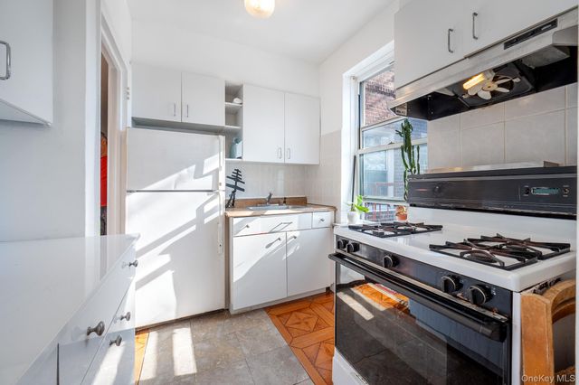 141-24 78 Road 3A, Kew Garden Hills, NY 11367