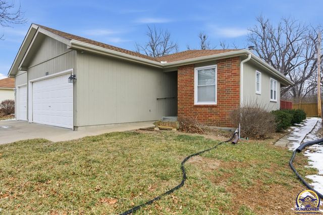 1012 SW Kent PL, Topeka, KS 66604
