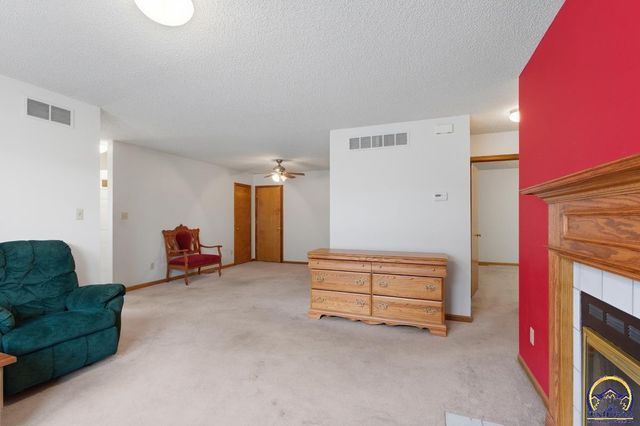 1012 SW Kent PL, Topeka, KS 66604