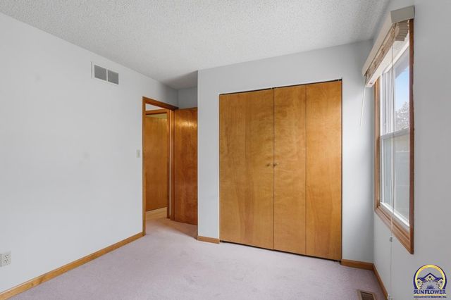 1012 SW Kent PL, Topeka, KS 66604