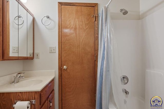 1012 SW Kent PL, Topeka, KS 66604