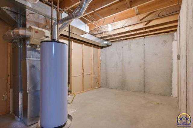 1012 SW Kent PL, Topeka, KS 66604