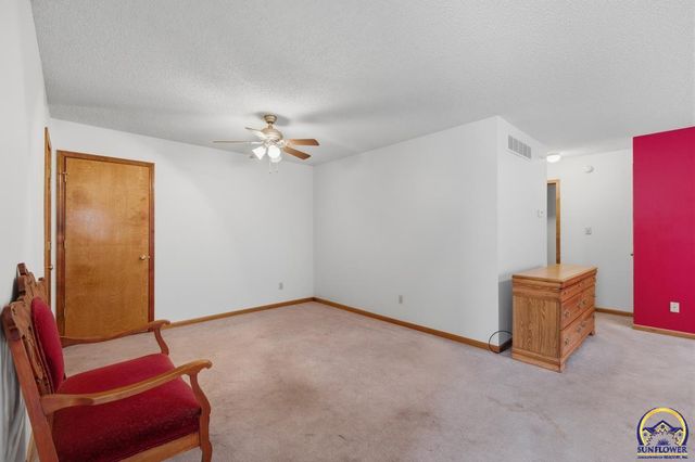 1012 SW Kent PL, Topeka, KS 66604