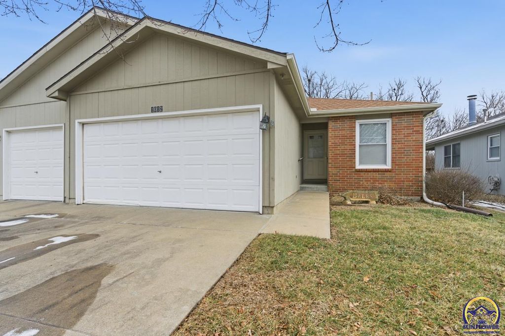 1012 SW Kent PL, Topeka, KS 66604