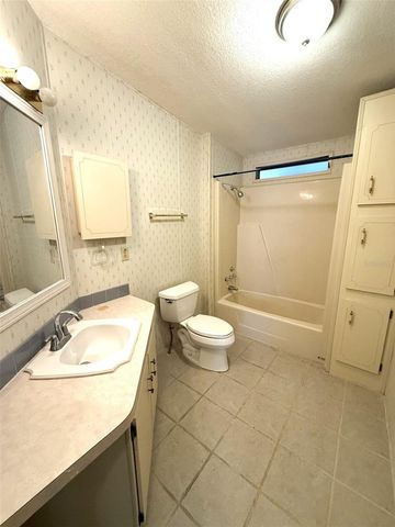 435 VILLAGE CIRCLE SW, Winter Haven, FL 33880