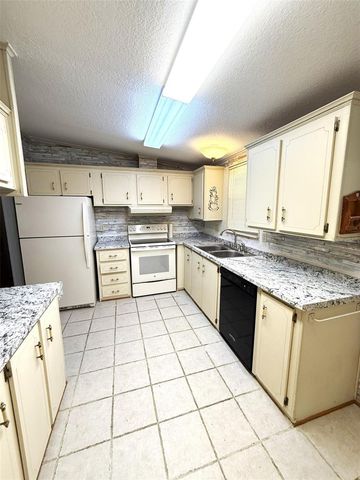 435 VILLAGE CIRCLE SW, Winter Haven, FL 33880