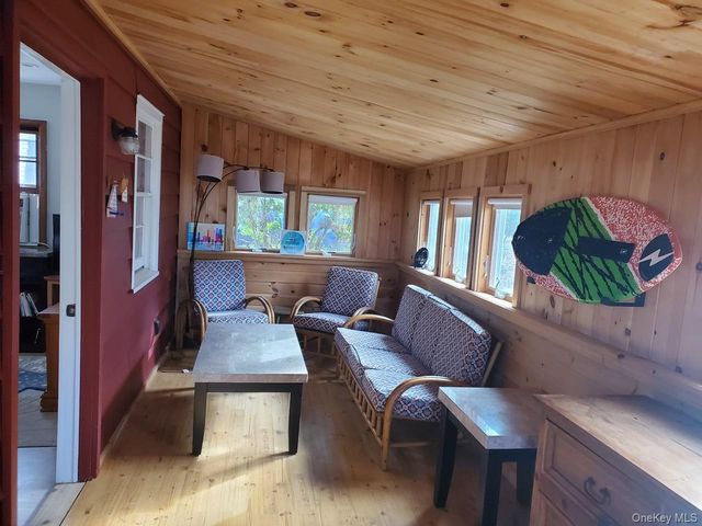 15 E Way Path, Baiting Hollow, NY 11933