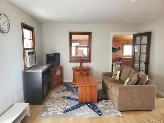 15 E Way Path, Baiting Hollow, NY 11933