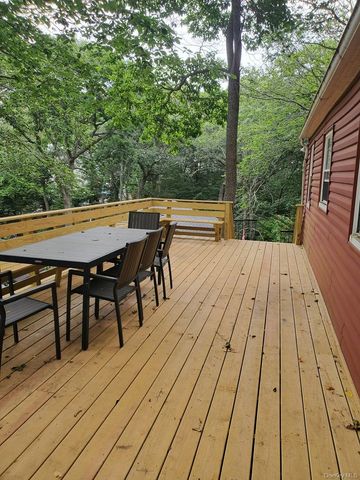 15 E Way Path, Baiting Hollow, NY 11933
