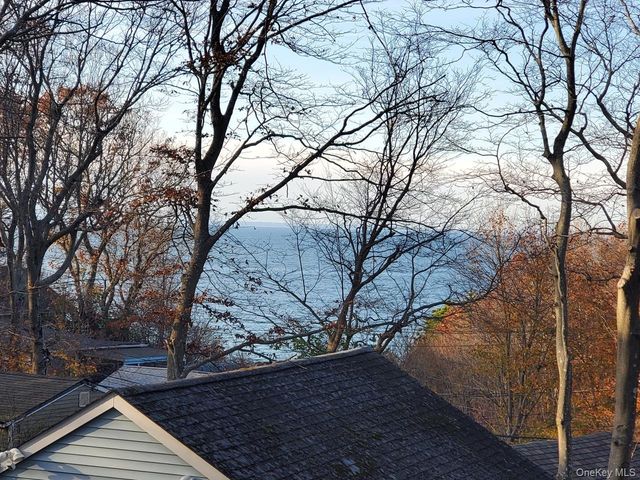 15 E Way Path, Baiting Hollow, NY 11933