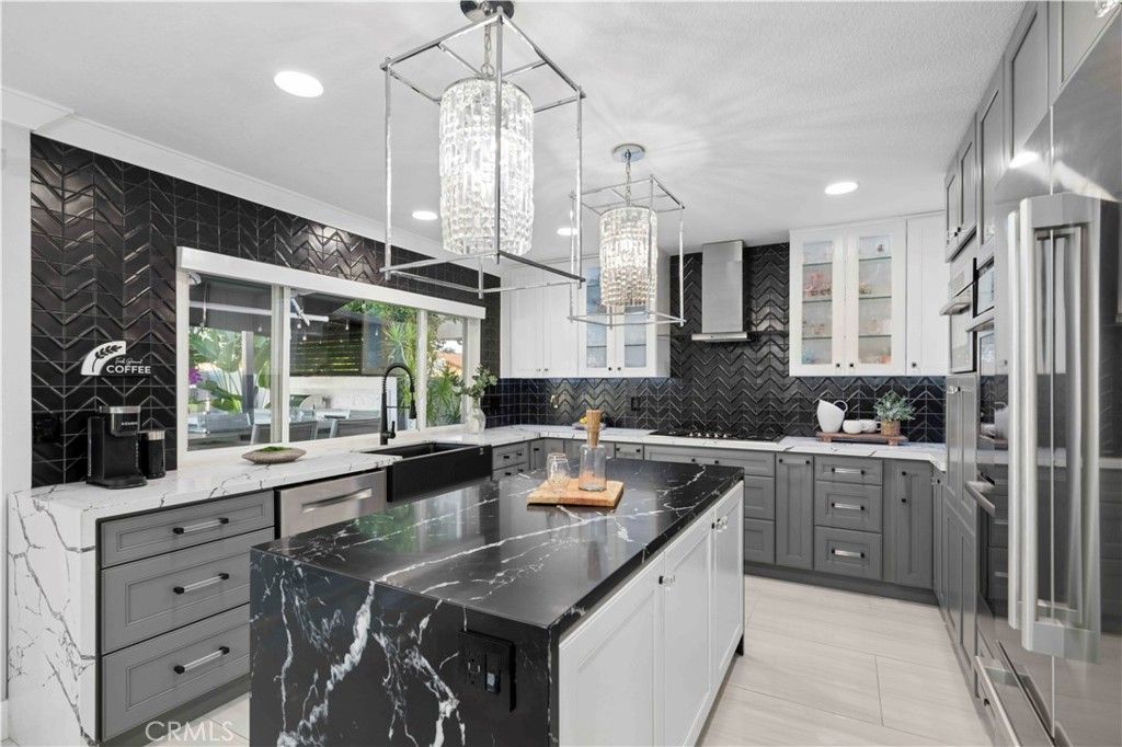 Image 16 of property listing at 24922 Hendon Street, Laguna Hills, CA 92653