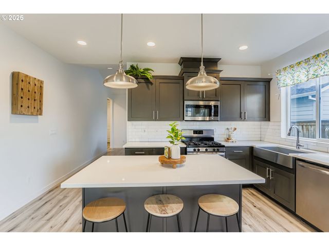 234 W 18TH St, Lafayette, OR 97127