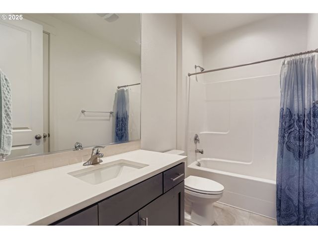 234 W 18TH St, Lafayette, OR 97127