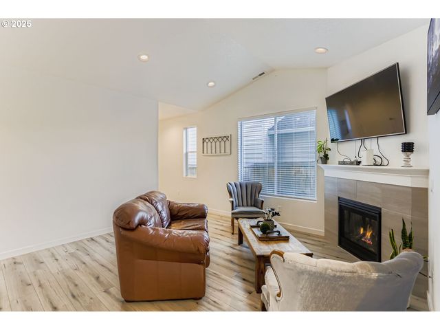 234 W 18TH St, Lafayette, OR 97127