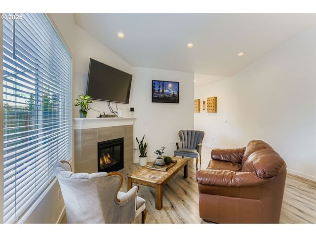 234 W 18TH St, Lafayette, OR 97127
